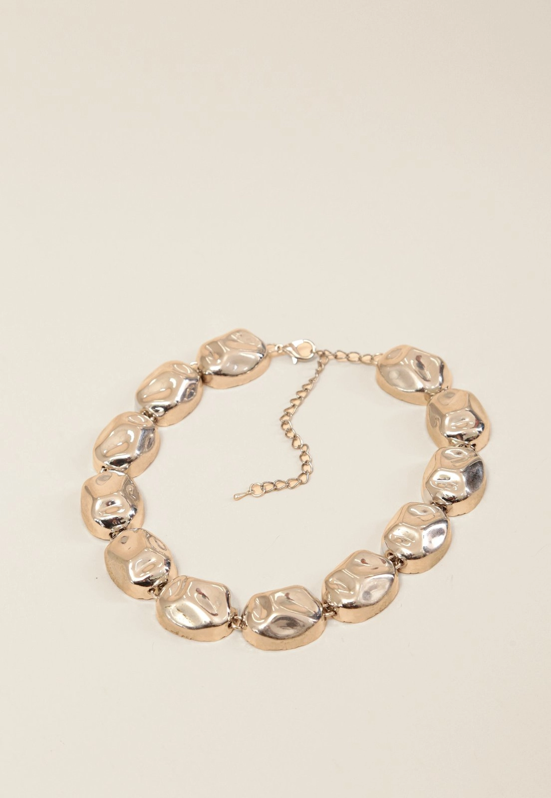 Colar De Metal Com Placa Oval Orgânica (COR ALEATÓRIA)