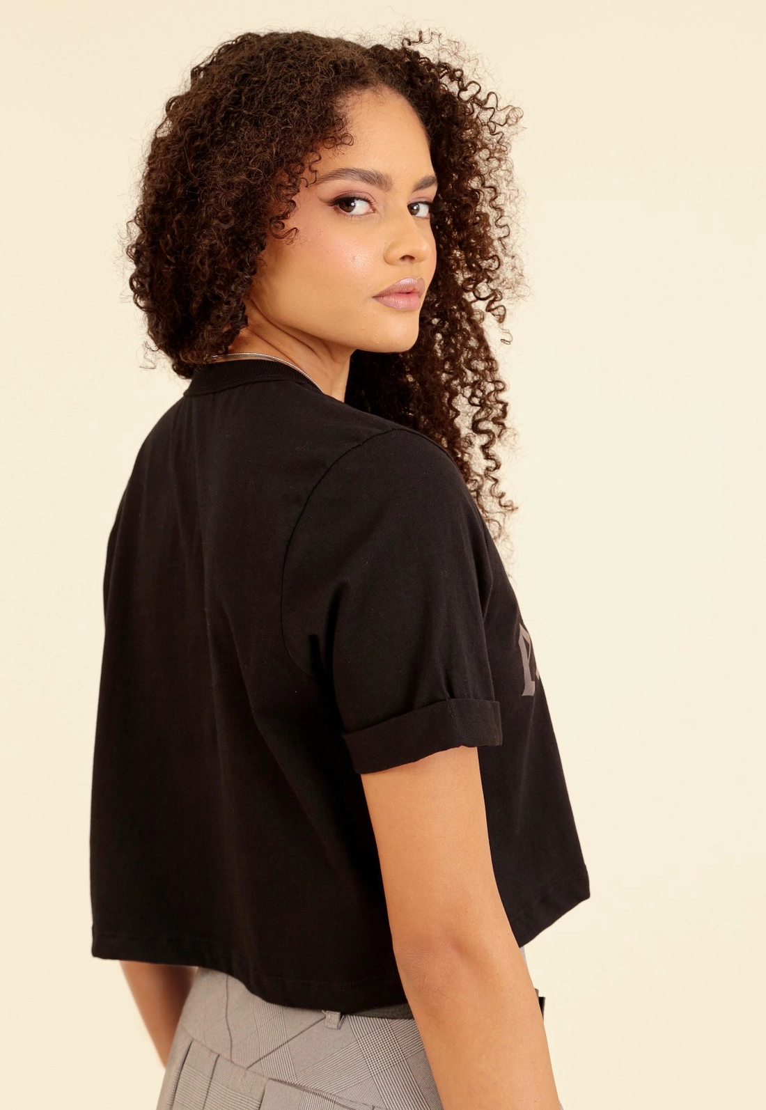 T-Shirt Cropped Em Algodão Manga Curta