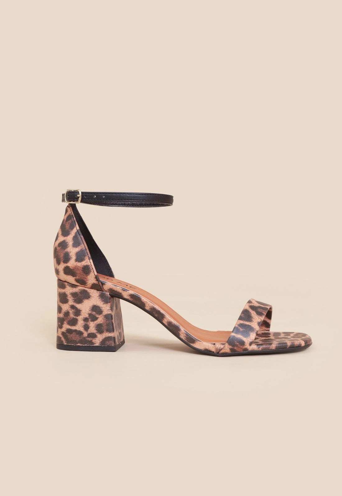 Sandália Animal Print Com Salto Bloco