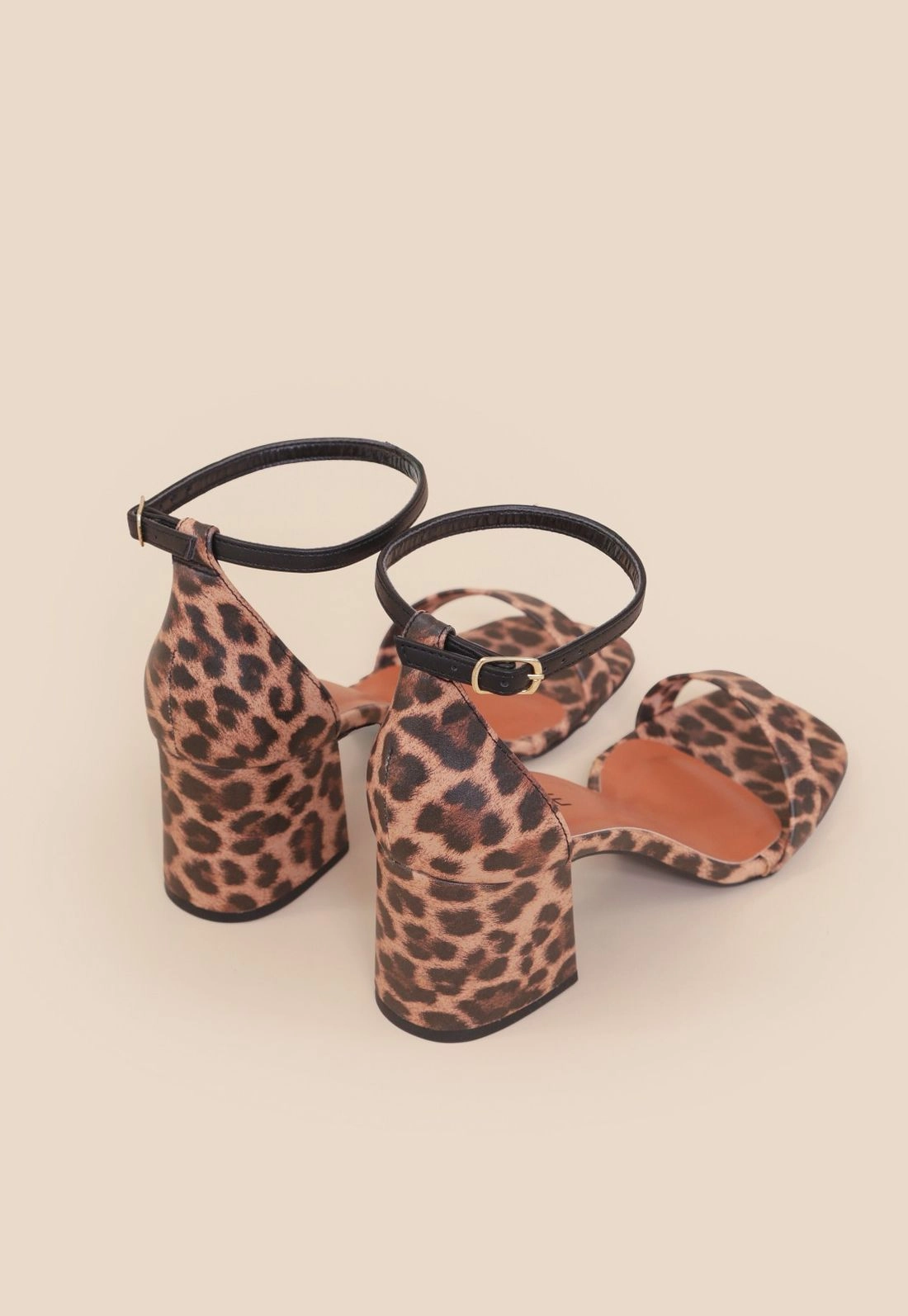 Sandália Animal Print Com Salto Bloco