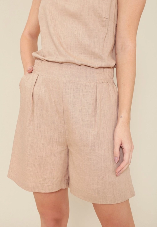Short Em Linho Com Prega E Elástico Costas