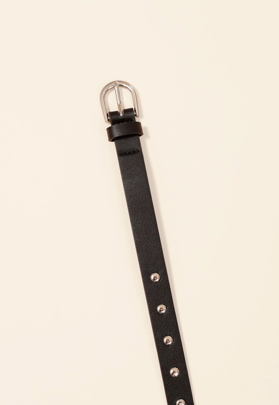 Cinto Fino Com Tachas E Fivela Prata