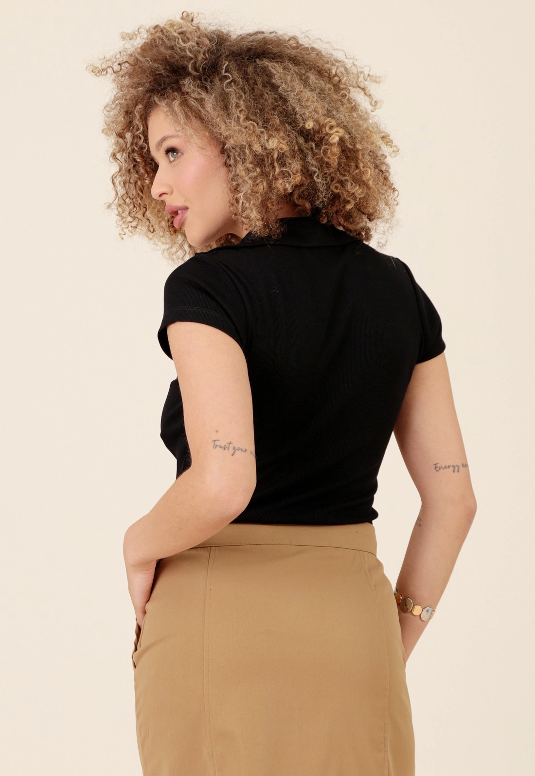 Blusa Polo Em Malha Canelada Manga Curta
