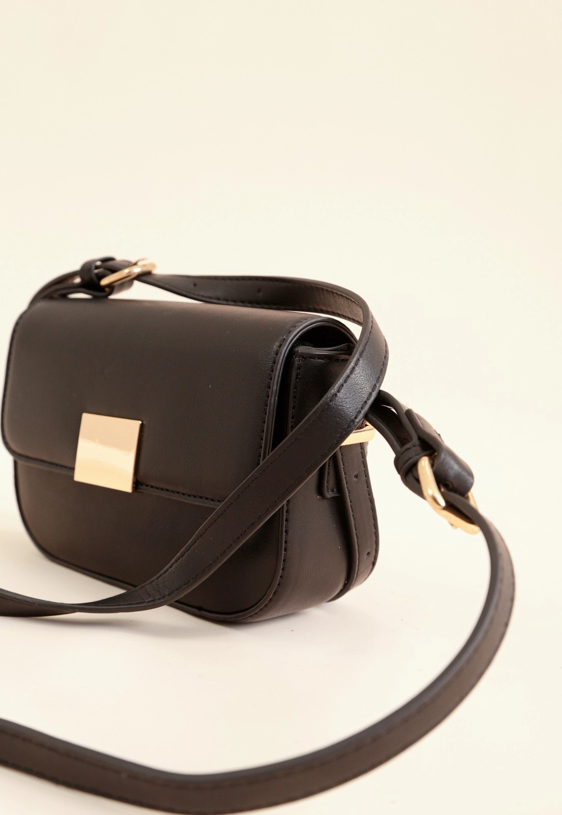 Bolsa Pequena Crossbody Fecho Dourado