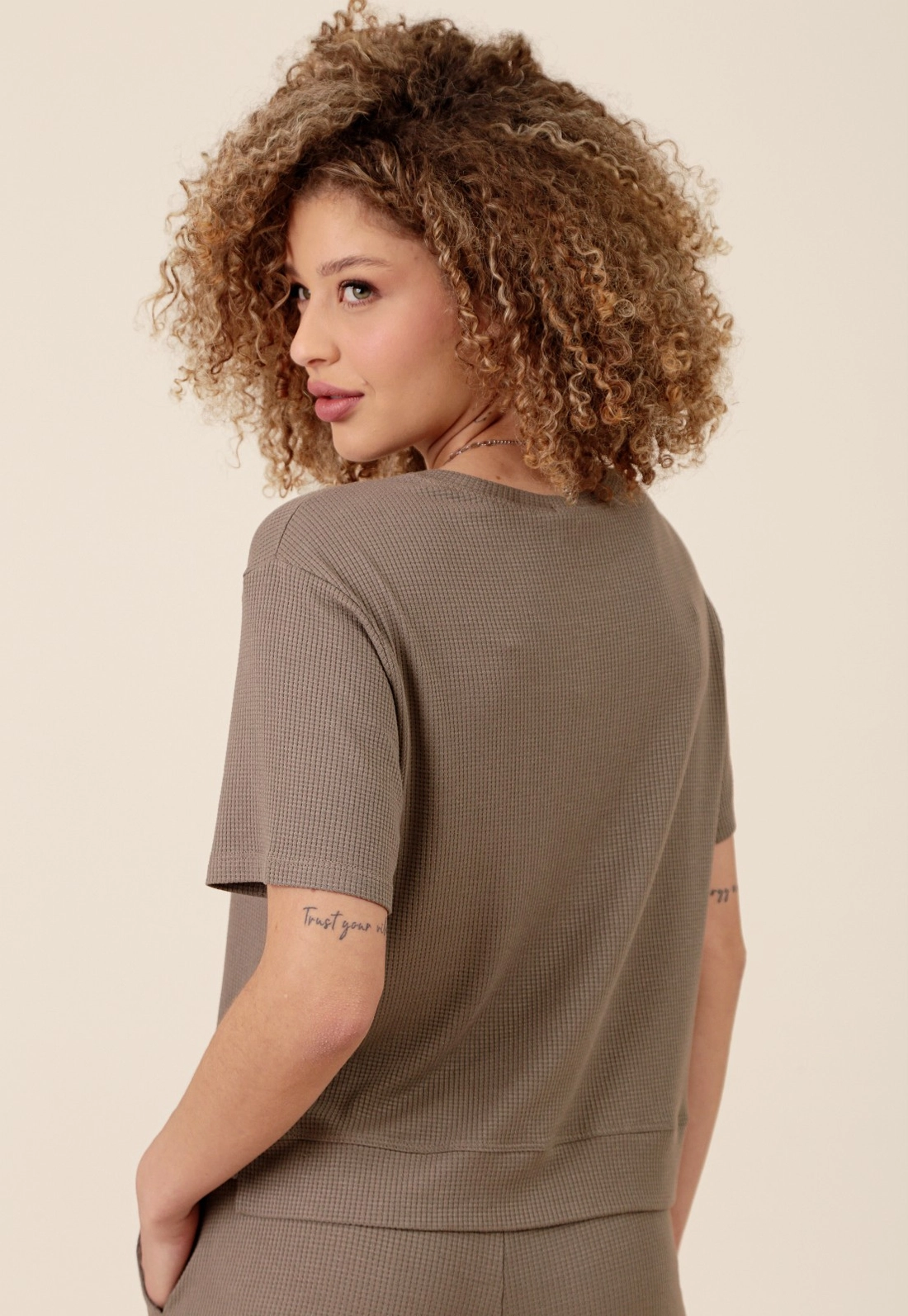 Blusa Em Malha Texturizada Manga Curta Abertura Lateral