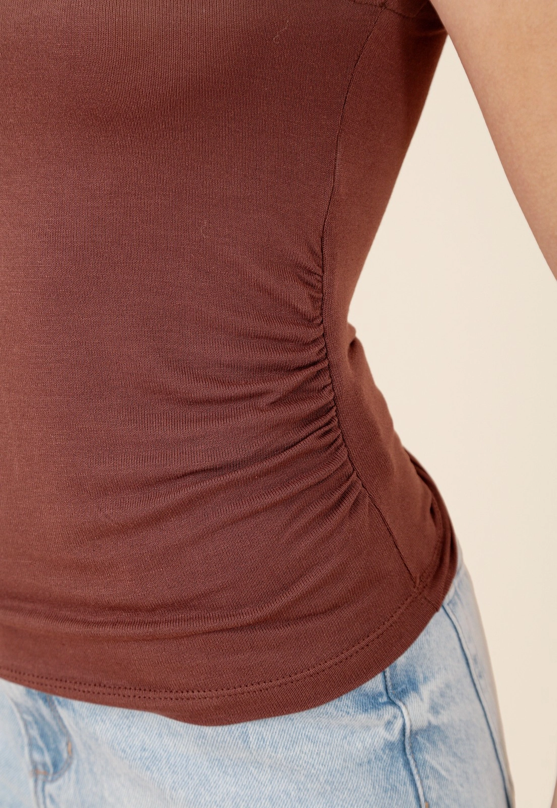 Blusa Muscle Tee  Em Malha Tricô Franzido Lateral