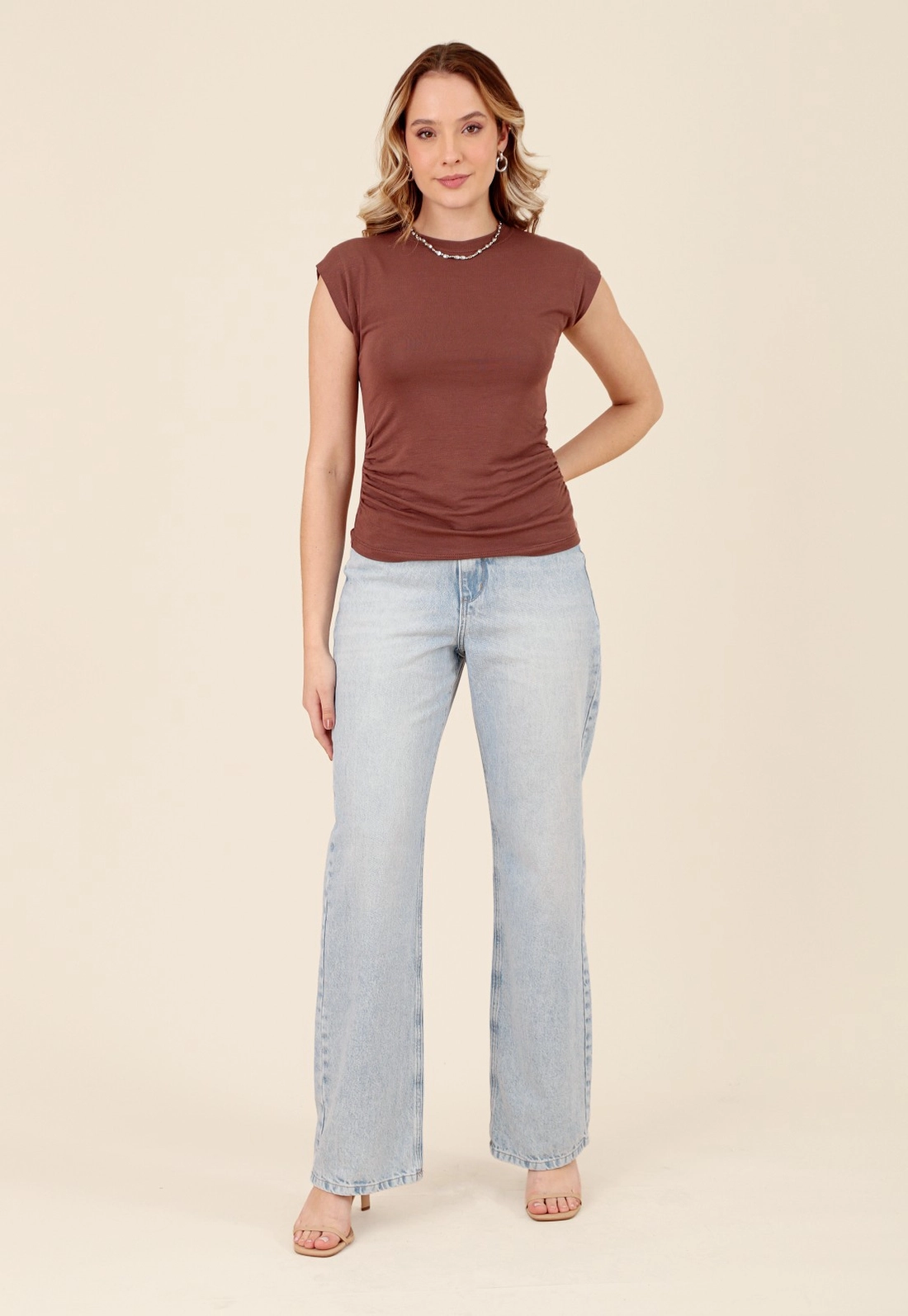 Blusa Muscle Tee  Em Malha Tricô Franzido Lateral