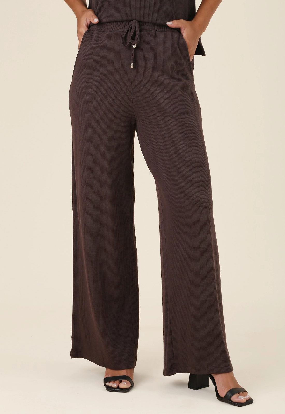 Calça Wide Leg Em Malha Texturizada Com Bolso