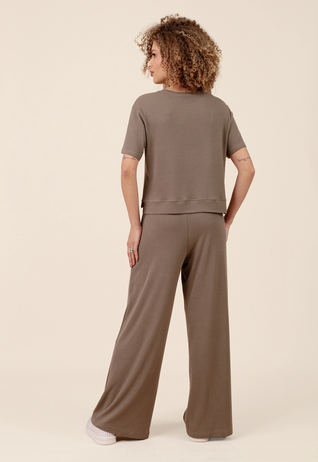 Calça Wide Leg Em Malha Texturizada Com Bolso
