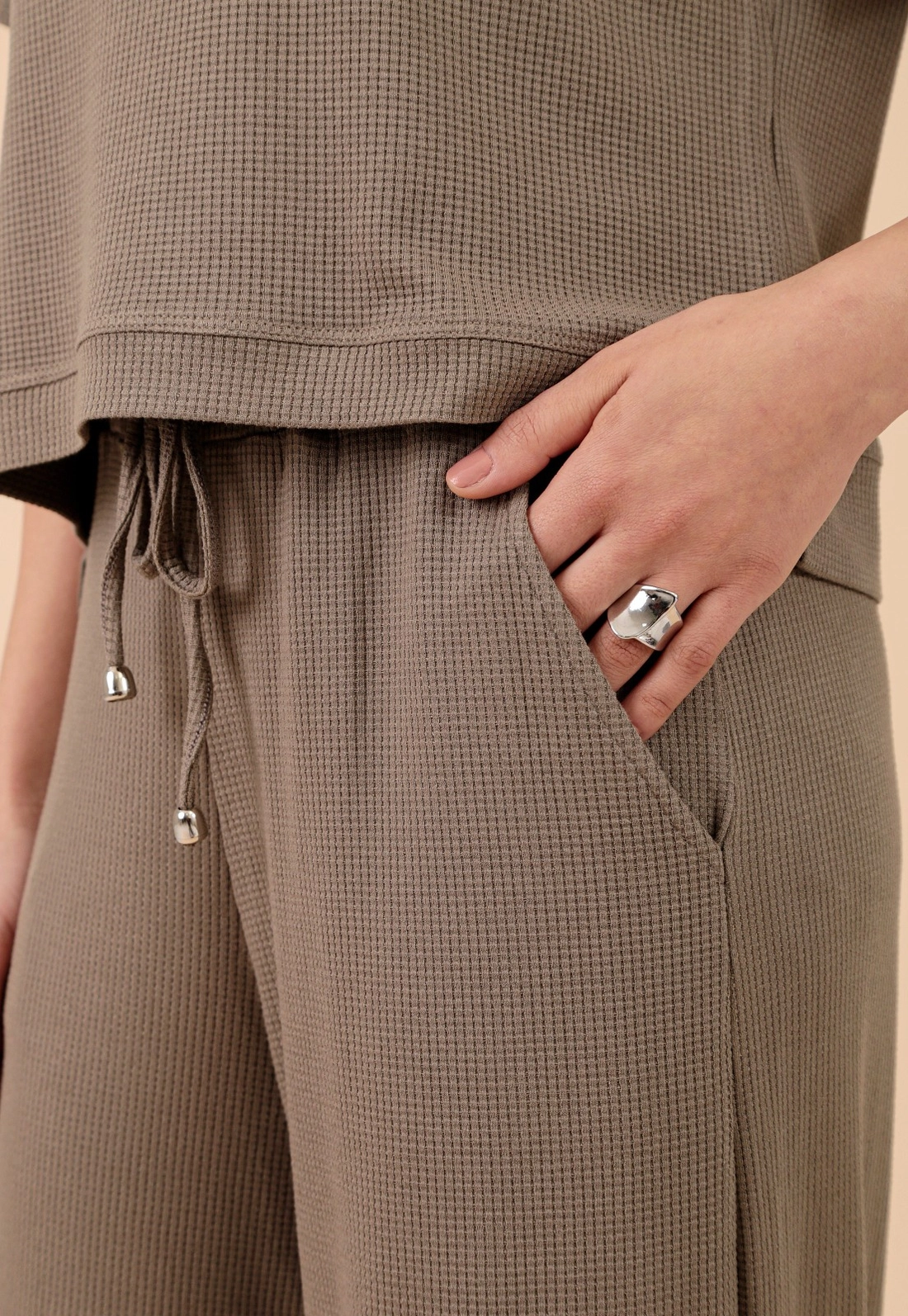 Calça Wide Leg Em Malha Texturizada Com Bolso