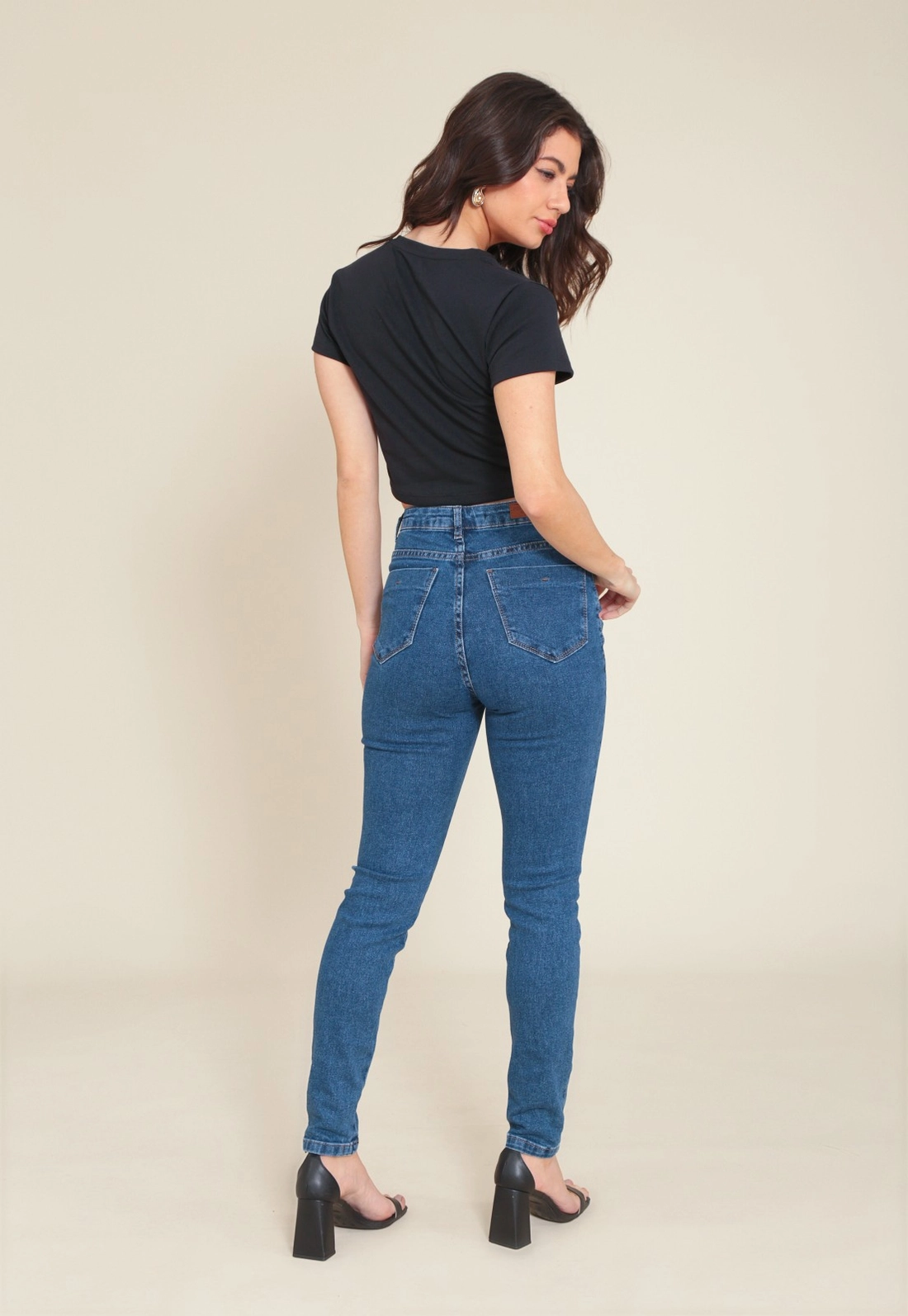 Calça Mom Jeans Com Elastano