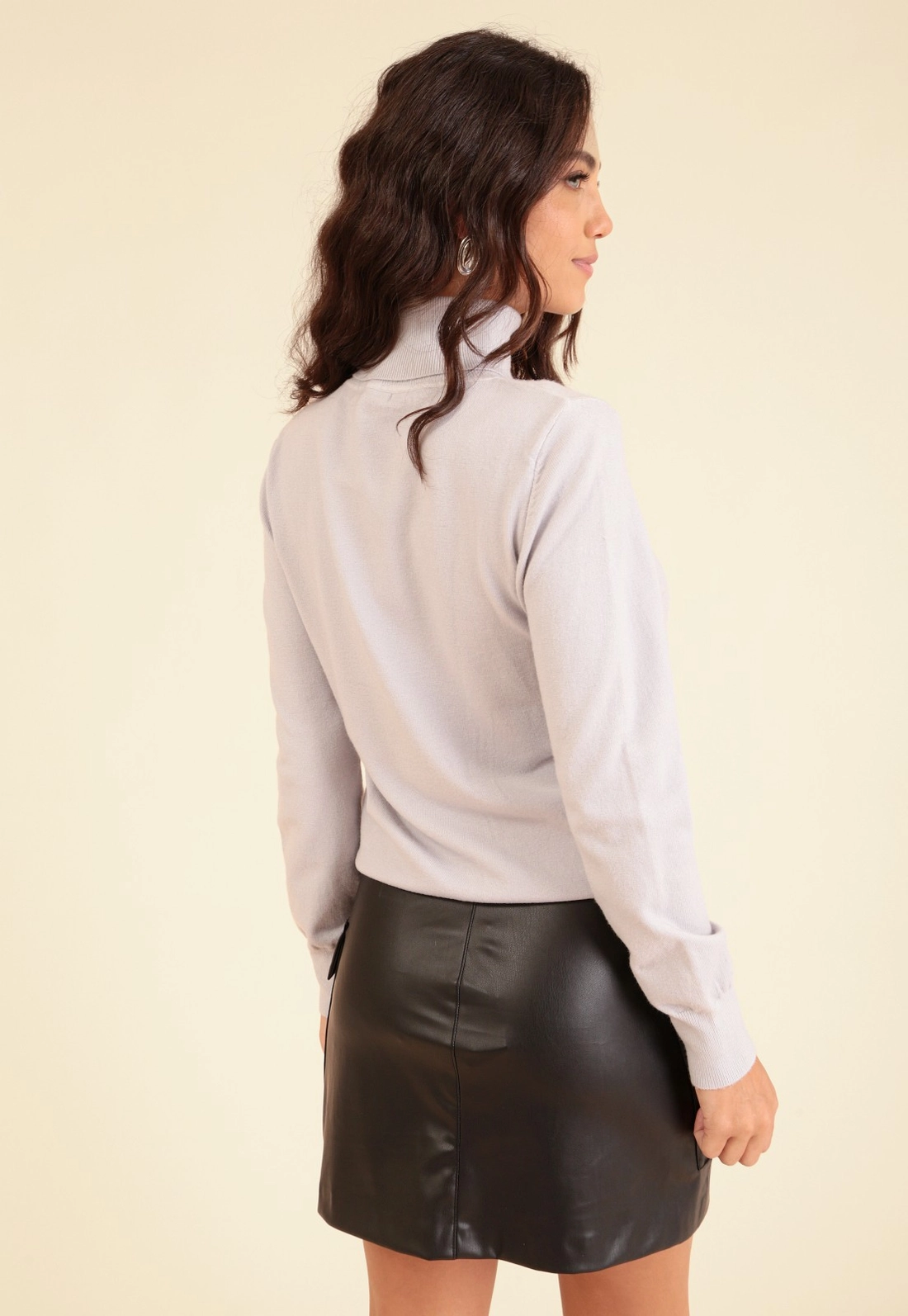 Blusa Tricô Gola Alta Básica