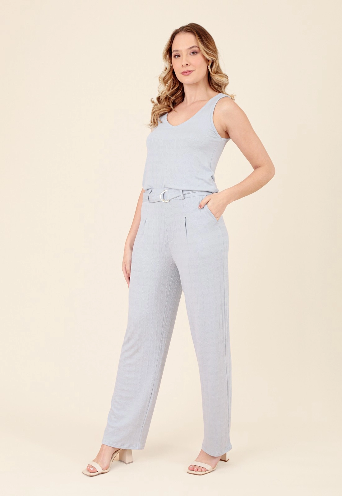 Calça Wide Leg Em Malha Texturizada Com Cinto