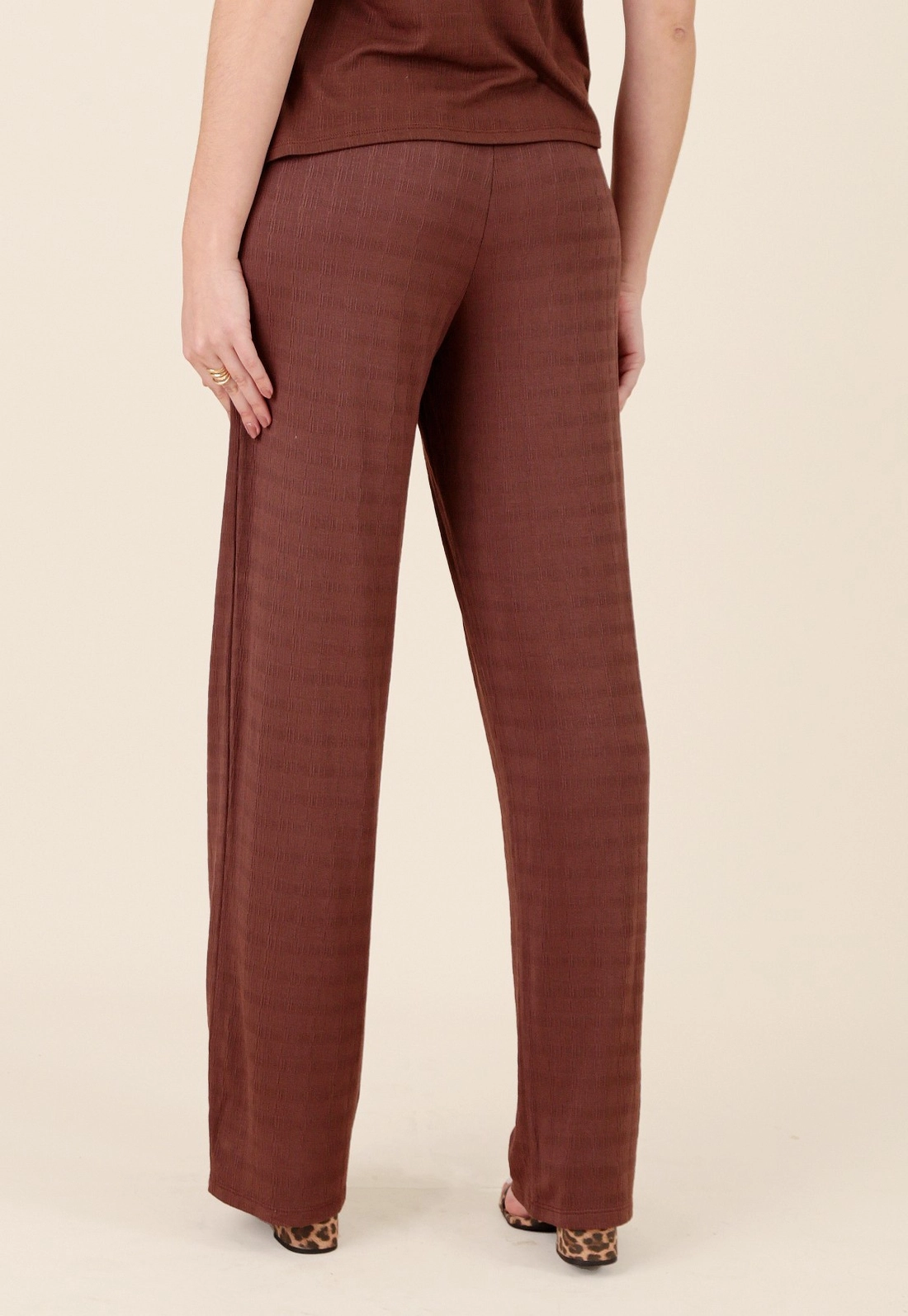 Calça Wide Leg Em Malha Texturizada Com Cinto