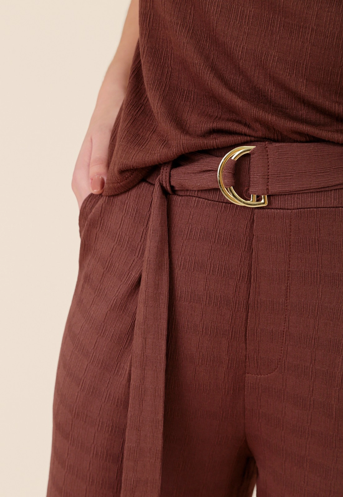 Calça Wide Leg Em Malha Texturizada Com Cinto