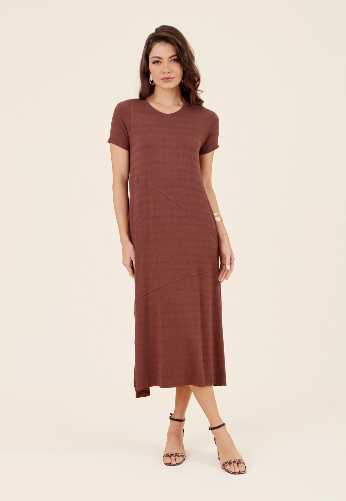 Vestido Midi Em Malha Texturizada Manga Curta