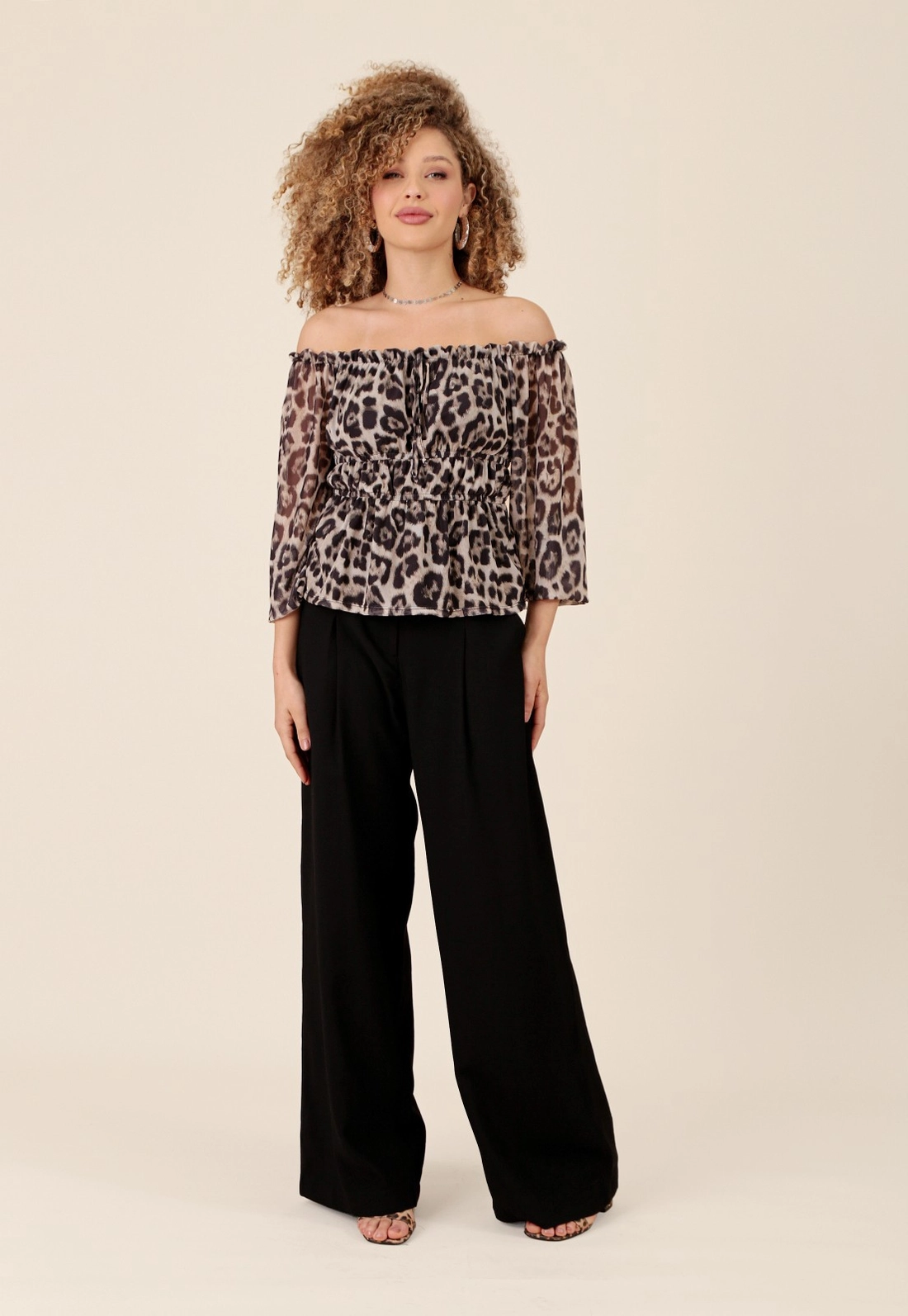 Blusa Em Tule Leopardo Manga 7/8 Ombro A Ombro