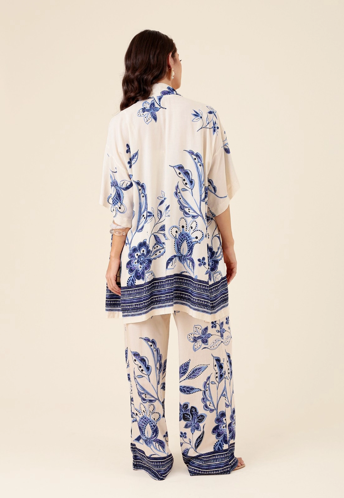 Kimono Em Viscose Manga Curta Jardim Azul