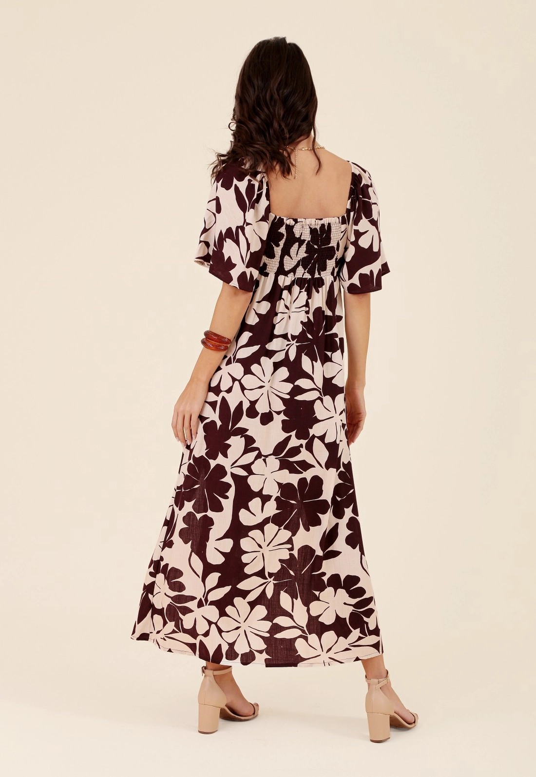 Vestido Midi Em Viscose Manga Curta Com Puxador Jardim Terra