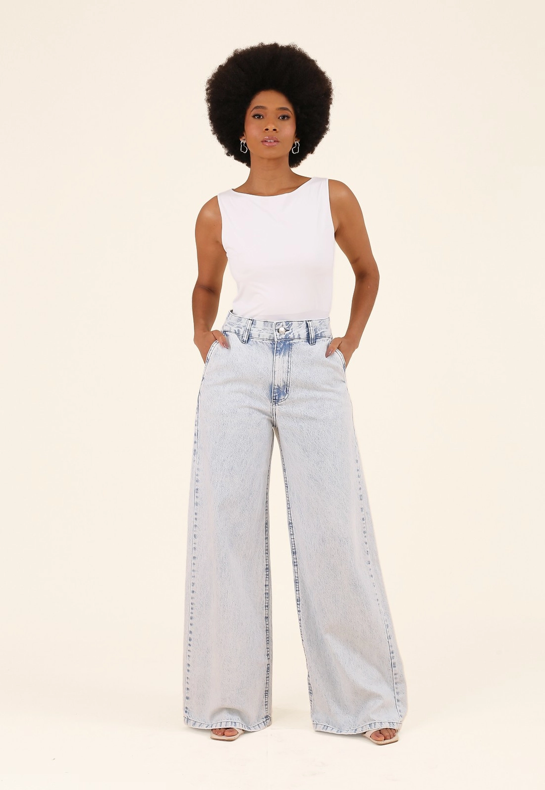 Calça Jeans Wide Leg Bolso Faca Azul Delavê