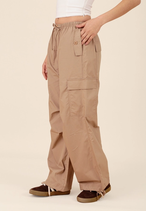Calça Parachute Bolso Cargo Puxador Barra
