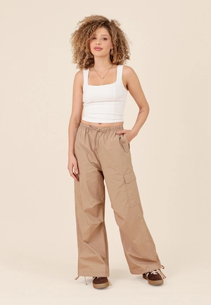 Calça Parachute Bolso Cargo Puxador Barra