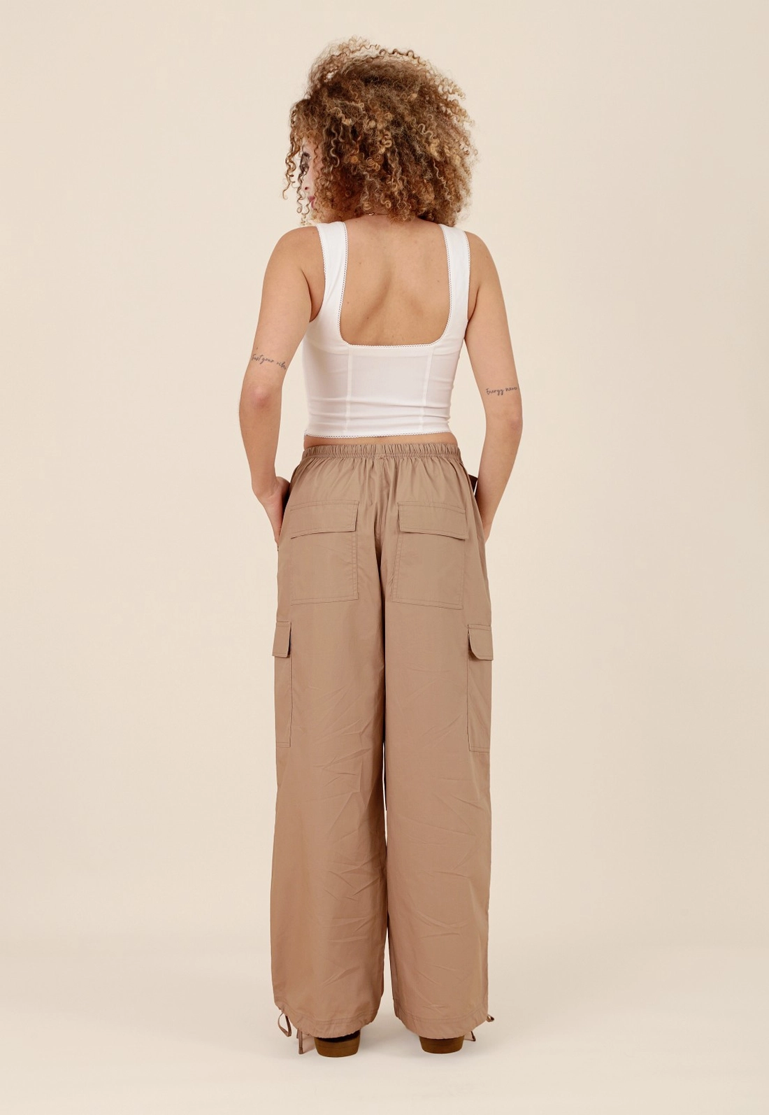 Calça Parachute Bolso Cargo Puxador Barra