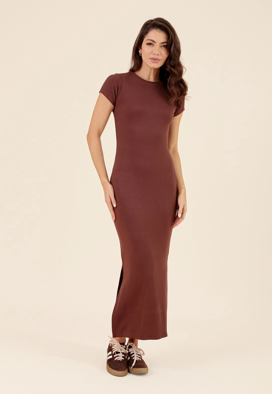 Vestido Midi Em Ribana Canelada Manga Curta