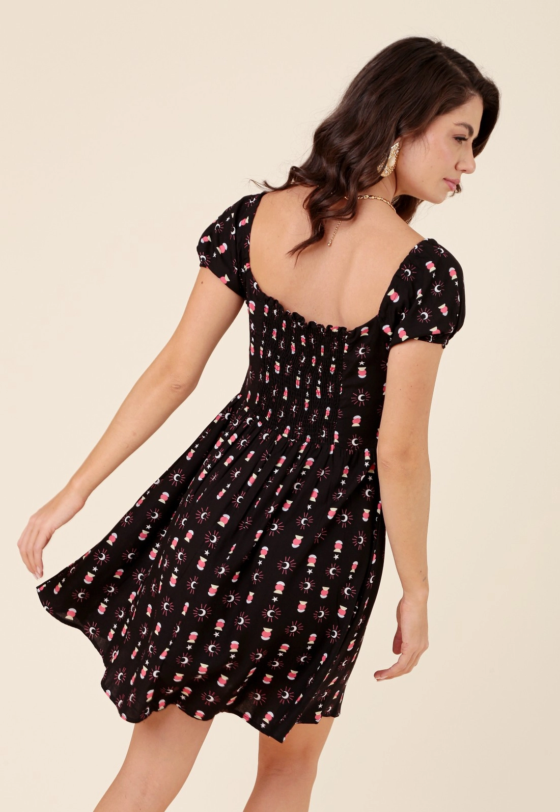 Vestido Curto Em Viscose Estampada Manga Curta