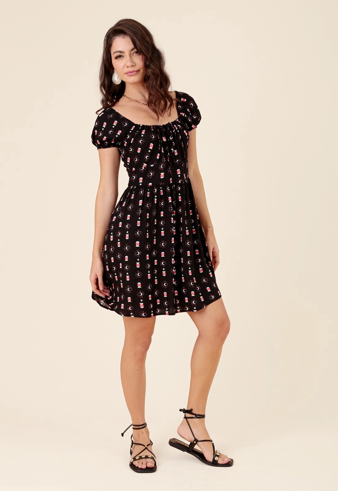 Vestido Curto Em Viscose Estampada Manga Curta