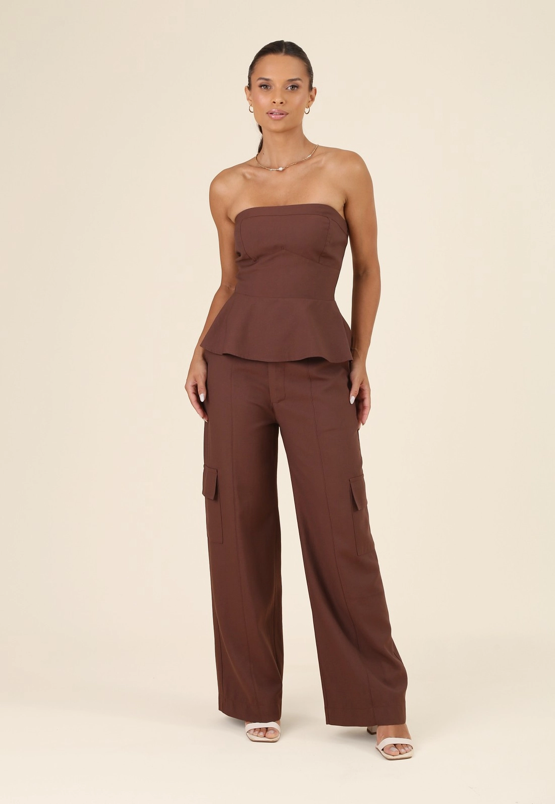 Blusa Peplum Com Decote Reto Em Alfaiataria
