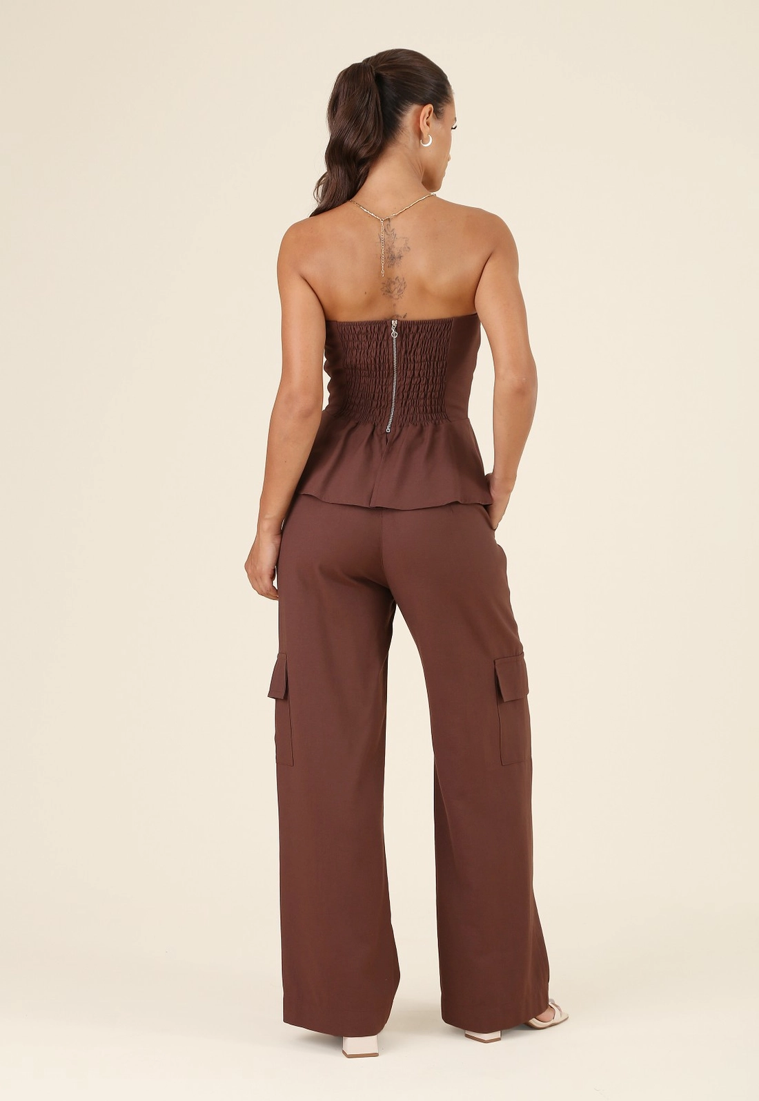 Blusa Peplum Com Decote Reto Em Alfaiataria