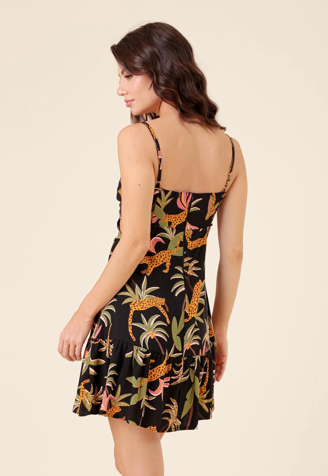 Vestido Curto Em Viscose Estampa Tropical Abertura Lateral