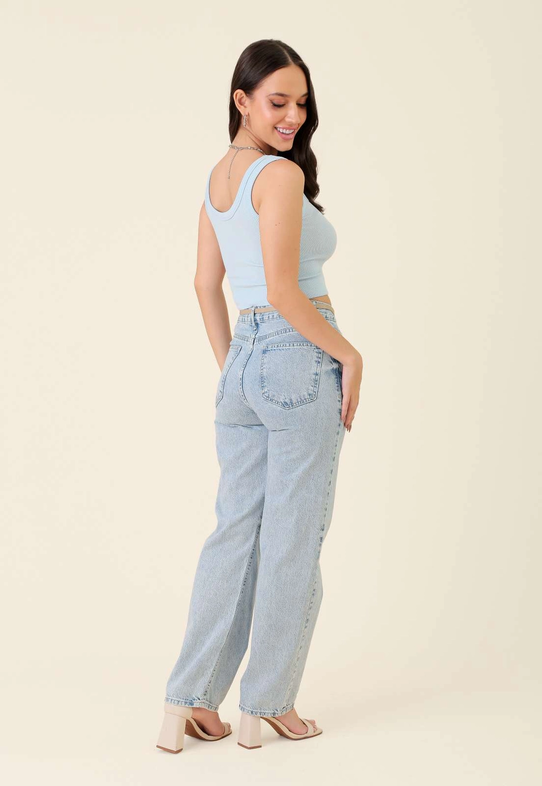 Calça Mom Jeans Azul Claro Com Cinto