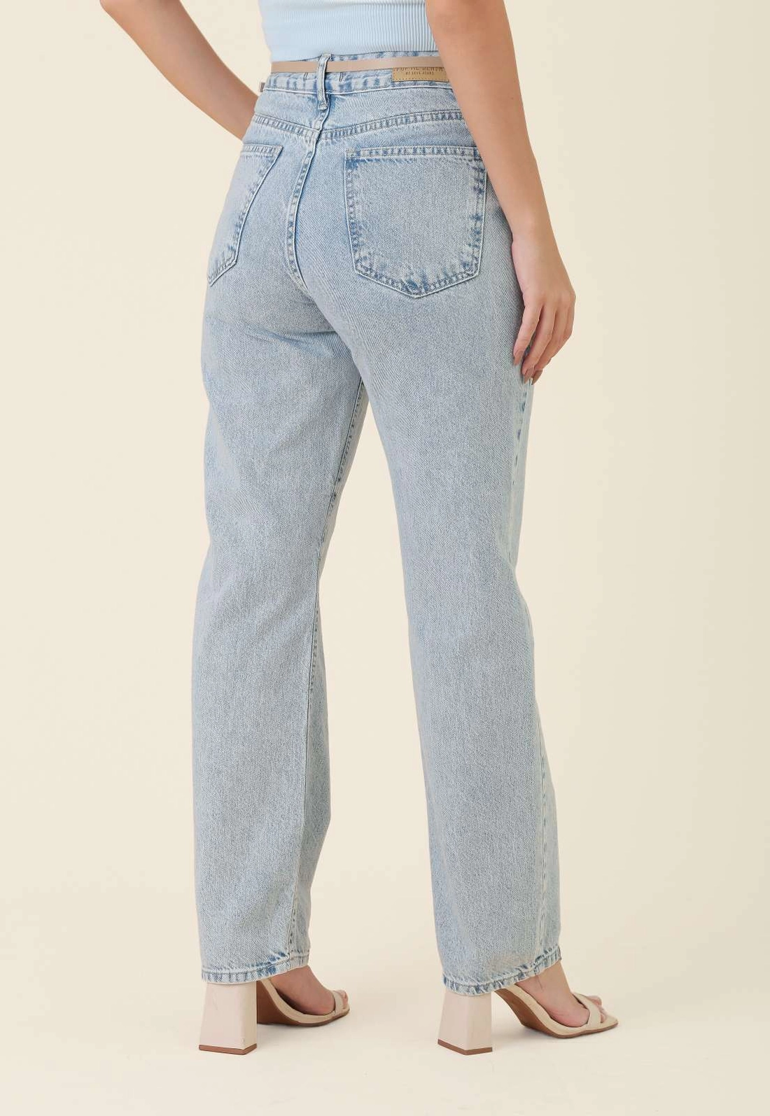 Calça Mom Jeans Azul Claro Com Cinto
