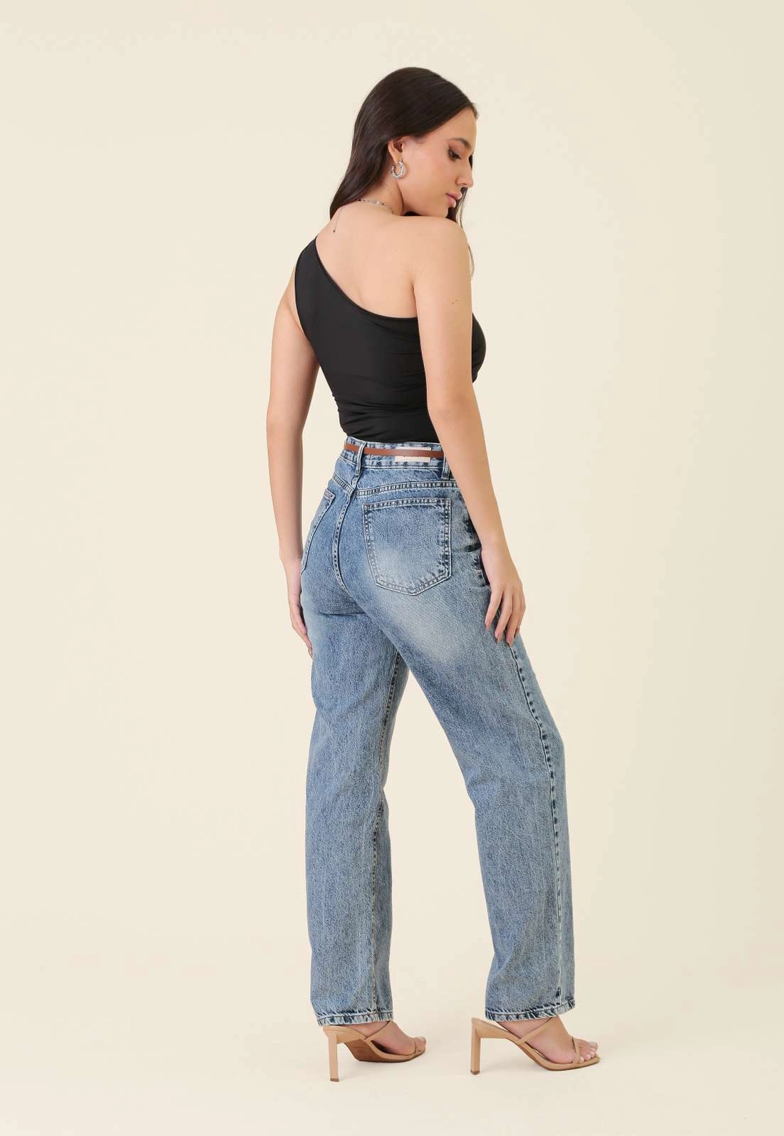 Calça Mom Jeans Com Cinto Azul Médio