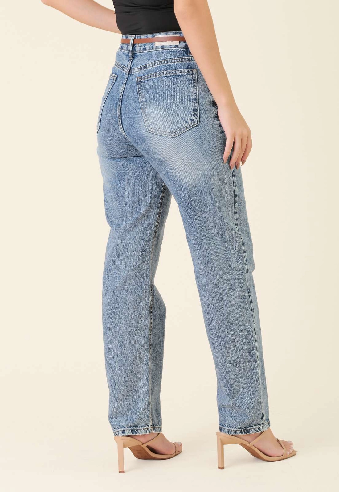 Calça Mom Jeans Com Cinto Azul Médio