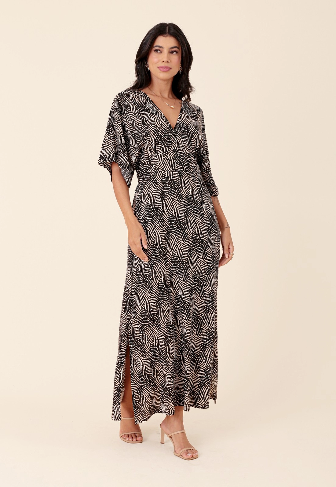 Vestido Midi Em Viscose Manga Evasê Estampa Bicolor