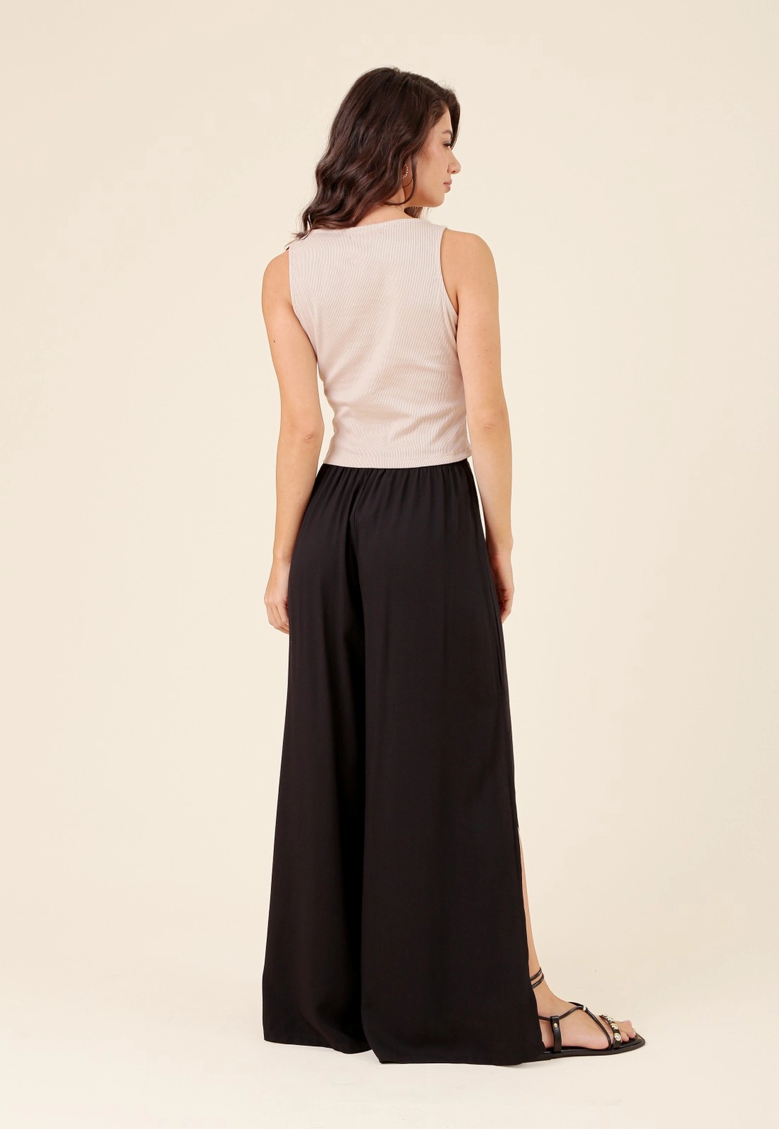 Calça Pantalona Em Viscose Fenda Lateral