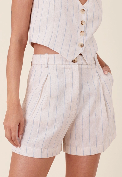 Short Em Linho Listrado Com Pregas E Bolso Faca