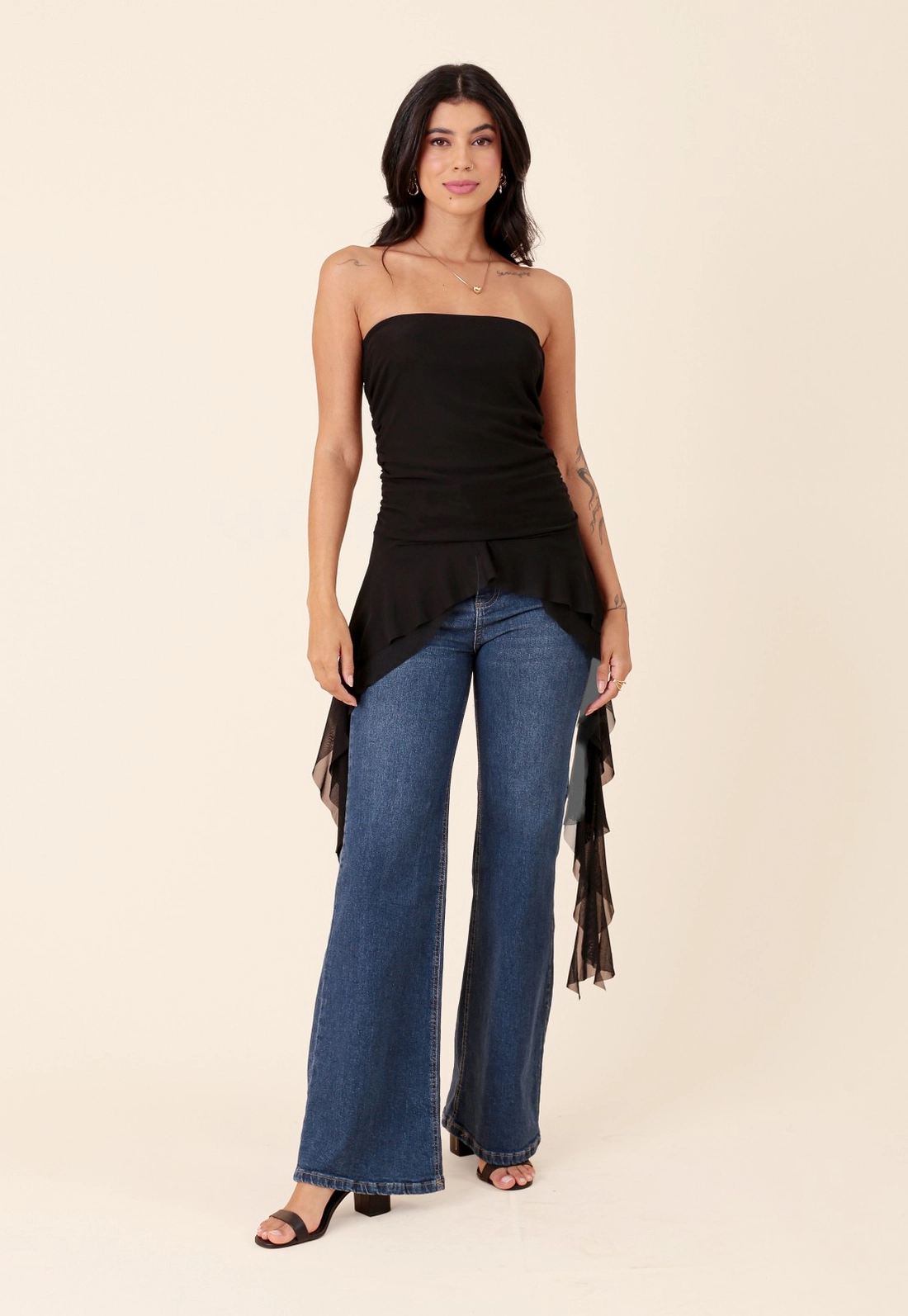 Blusa Em Tule Decote Reto Com Babados Assimétrico