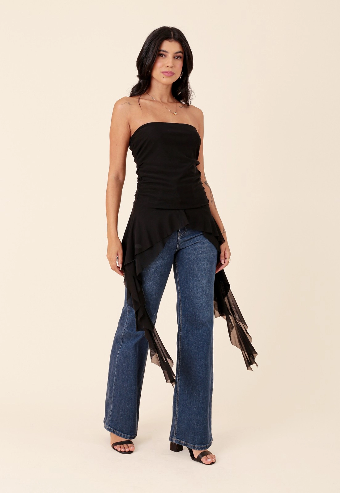 Blusa Em Tule Decote Reto Com Babados Assimétrico