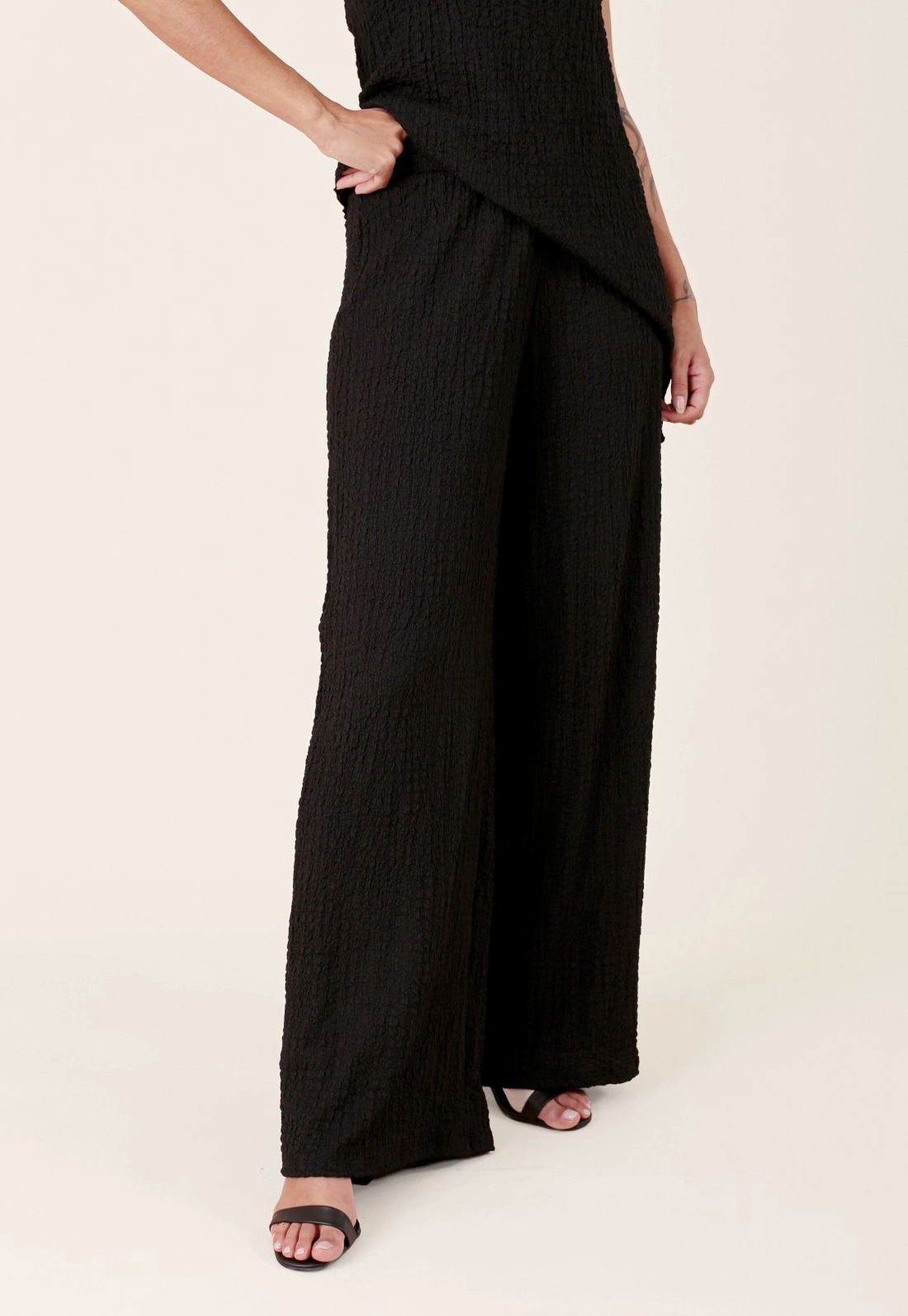 Calça Pantalona Em Malha Texturizada