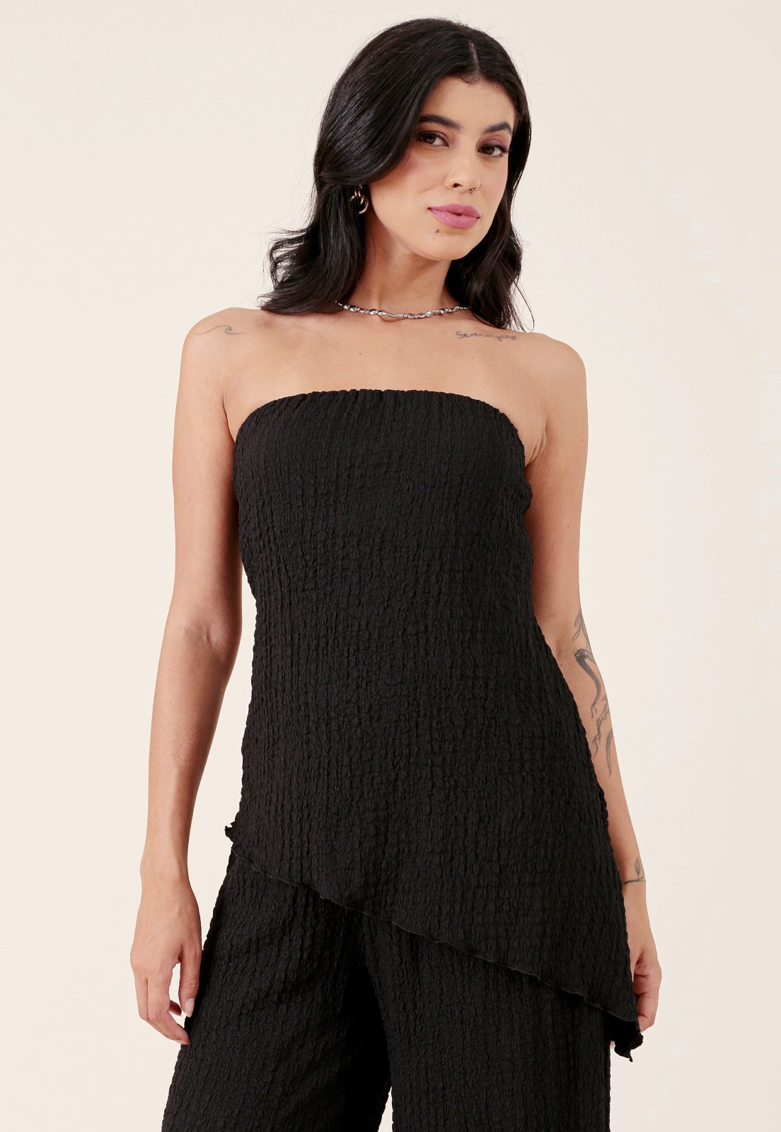 Blusa Assimétrica Em Malha Texturizada Com Decote Reto