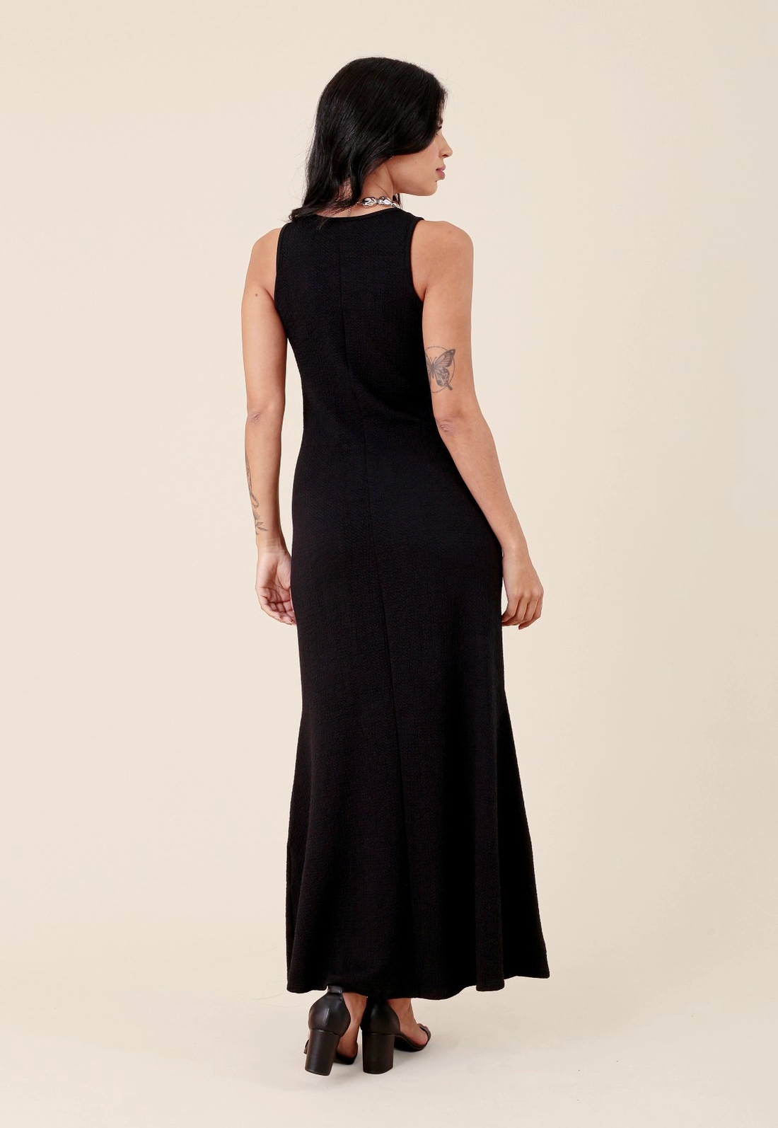 Vestido New Midi Em Malha Texturizada Sem Manga