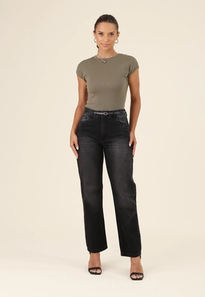 Calça Mom Jeans Com Cinto Preto