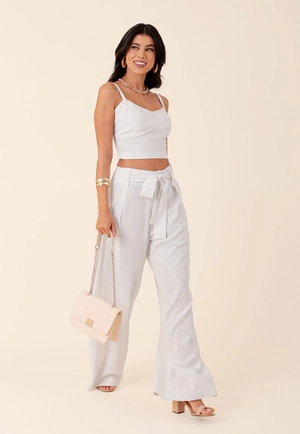Calça Pantalona Com Pregas E Faixa Em Linho