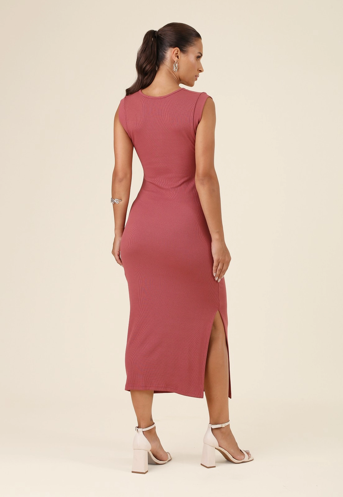 Vestido Midi Em Malha Canelada Manga Muscle Tee