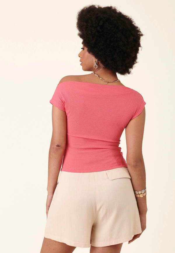 トップス border waffle undulate frill tops Blusa Em Malha Waffle Decote Reto Franzido Lateral - POP ME