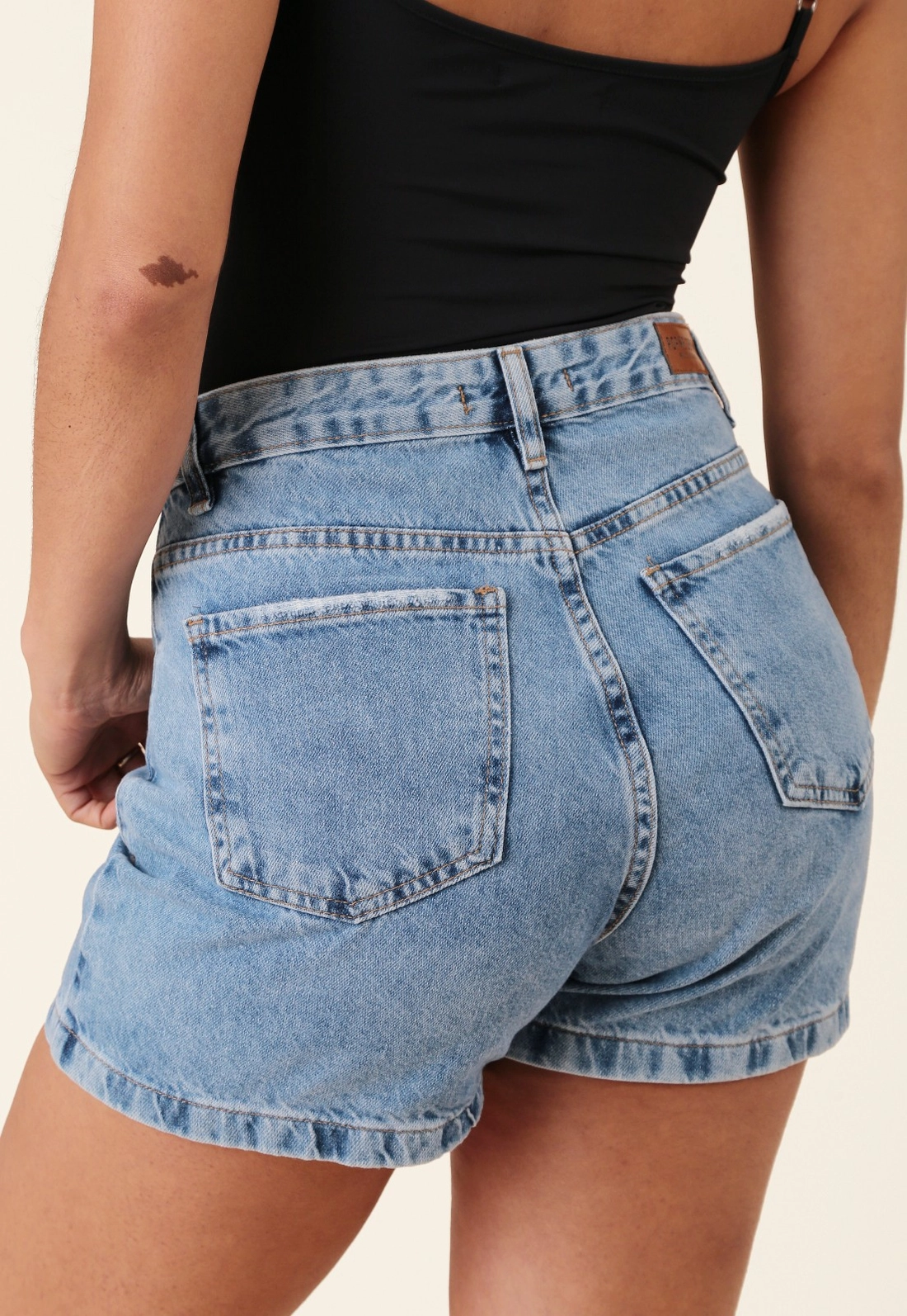 Short Jeans Com Lenço